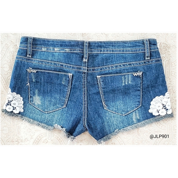 ʜᴏᴛ ᴋɪss ғʀᴀʏᴇᴅ ᴅᴇɴɪᴍ sʜᴏʀᴛs - Picture 3 of 6